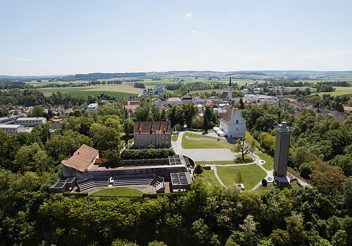 Foto_S'INNVIERTEL Tourismus_Matthias Klugsberger: Drohnenaufnahme vom Burgareal Obernberg am Inn