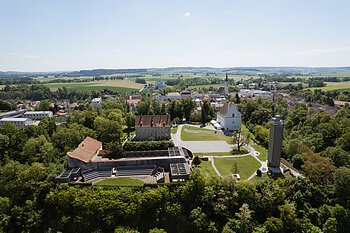 Foto_S'INNVIERTEL Tourismus_Matthias Klugsberger: Drohnenaufnahme vom Burgareal Obernberg am Inn
