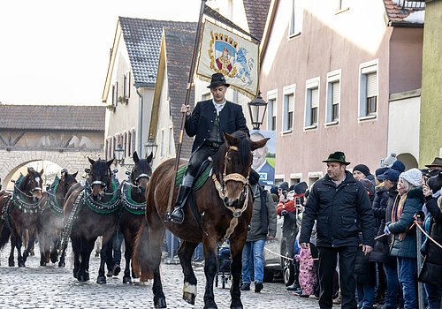 Rossmarkt in Berching - Pferdeauftrieb