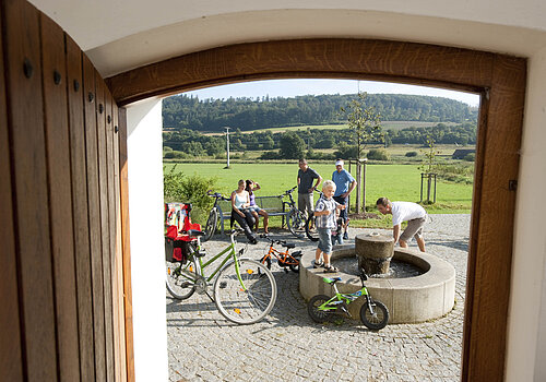 Radfahrer am Brunnen©Andreas Hub